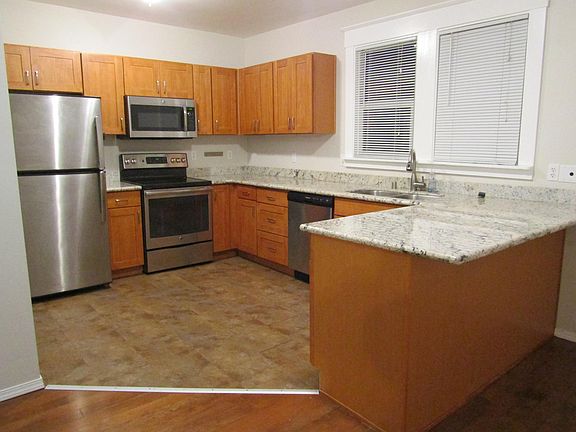 3rd image of 1002 10th Ave SE