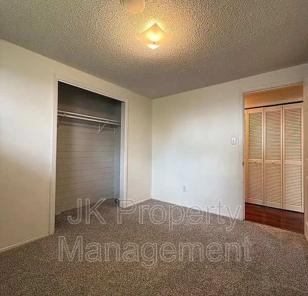 921 Avenue B NW — Photo 17