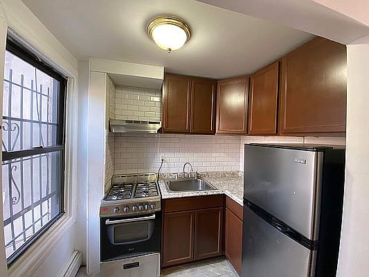 2nd image of 75 Lafayette Ave Floor 2