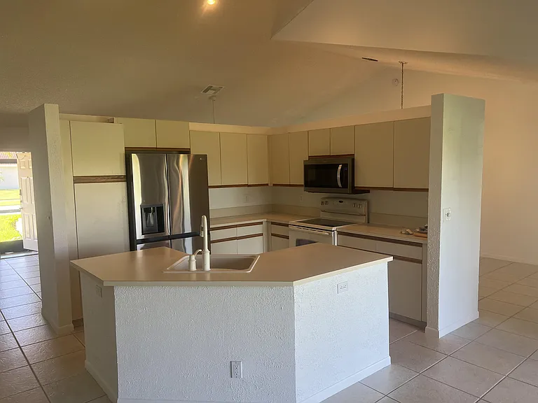 6039 Sunberry Cir — Photo 2