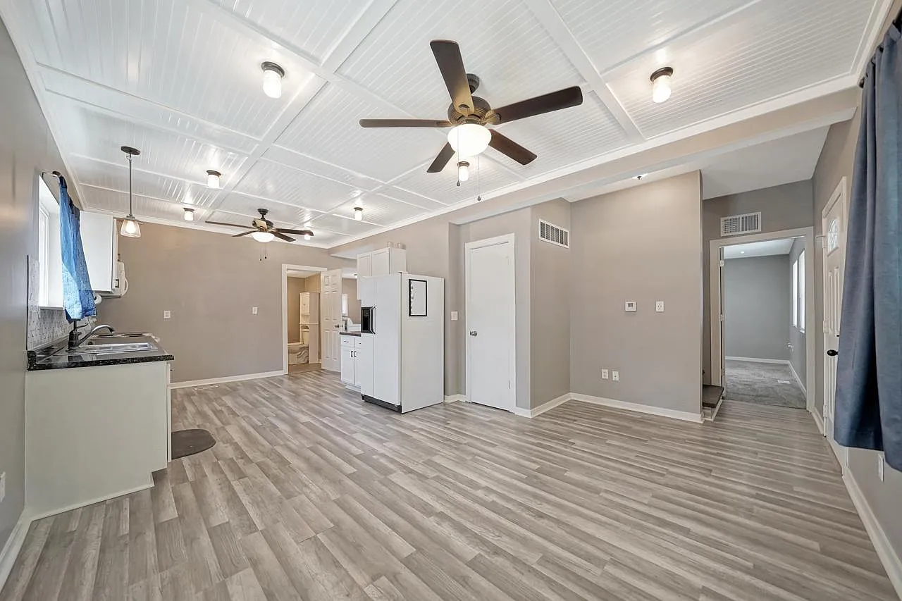 4 bed, 1550 sqft, $1,999 — Photo 2