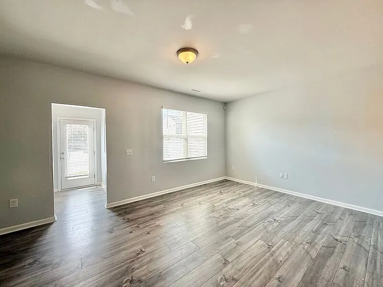 88 Liam St — Photo 7