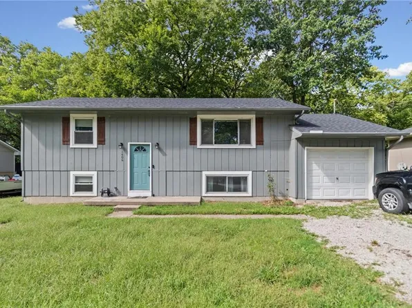 1406 Ridgeway Dr, Richmond, MO 64085