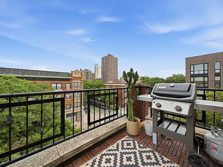 5302 N Winthrop Ave #4 — Photo 31