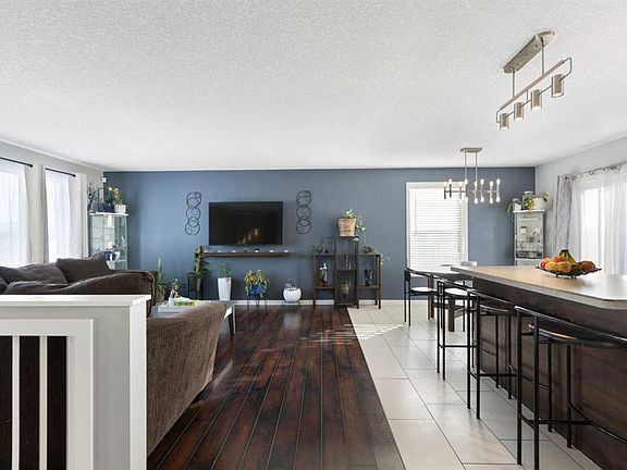 3rd image of 172 E Rundlefield Cres NE