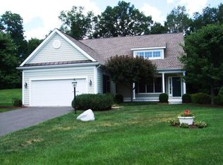 8 Carriage House Ln, Brookfield, CT 06804