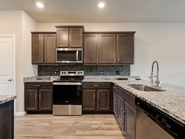 1609 Maroon Dr — Photo 16