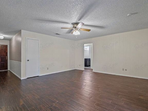 3rd image of 2112 Pecandale Dr
