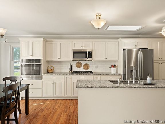 5th image of 205 E Lewis Street
