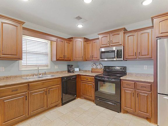 5th image of 46 Grove Hill Ln