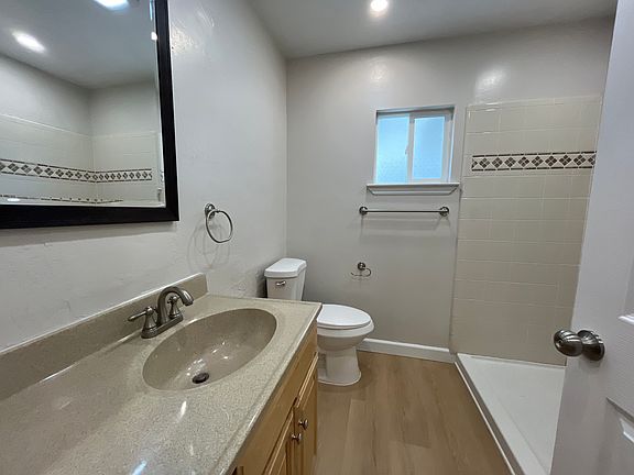 4th image of 1608 Virginia Pl #A