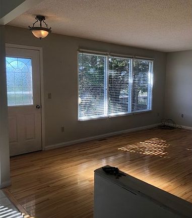 2nd image of 4819 49th St