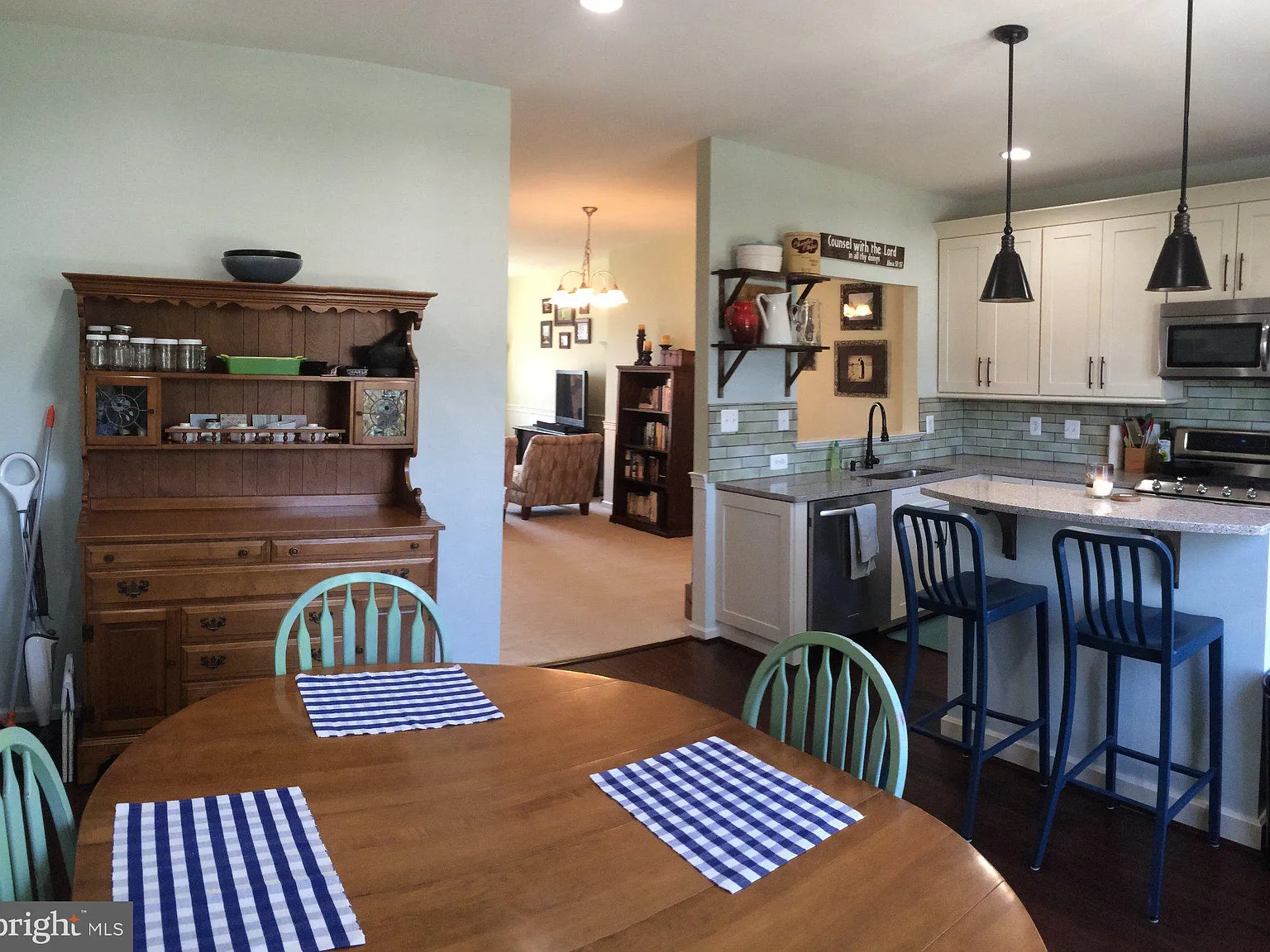 3 bed, 2.5 bath, 2020 sqft, $2,800 — Photo 3