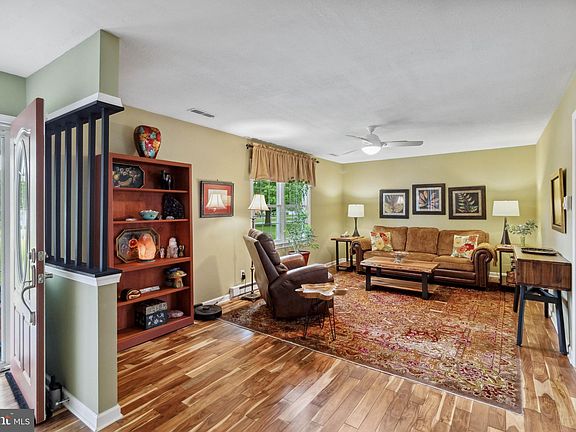 4th image of 25423 Brookside Dr