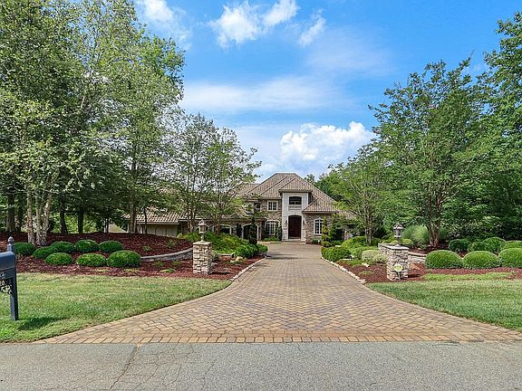 5th image of 220 Leeward Dr