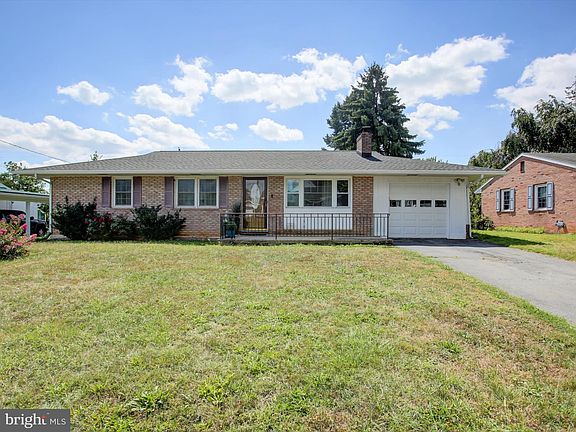2nd image of 120 Lincoln Dr