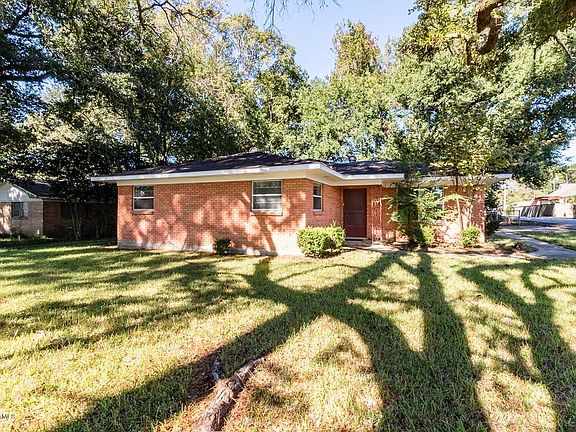2nd image of 102 Shady Oaks Dr