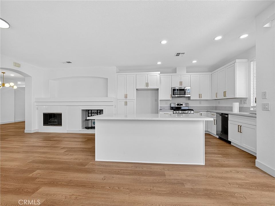 1st image of 1436 Riviera Ave