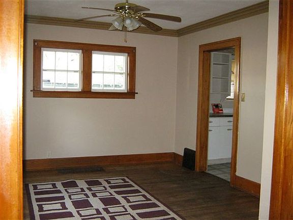 Dining room with ceiling fan