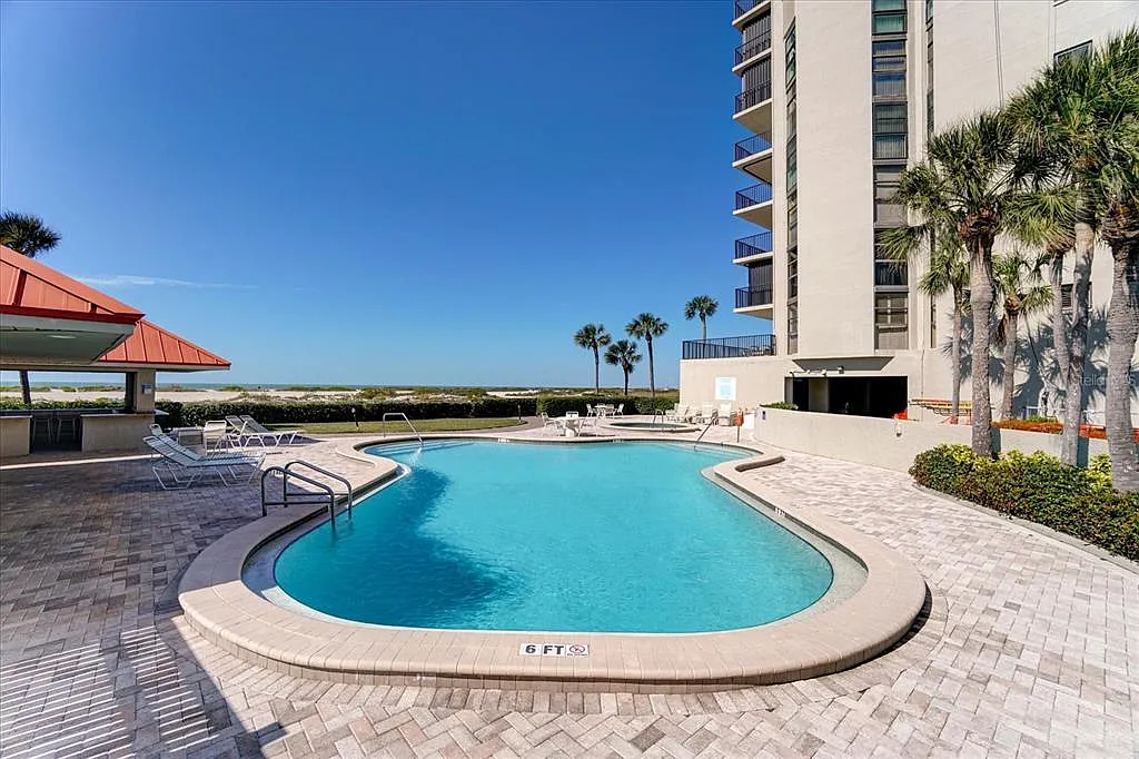 2 bed, 2.0 bath, 1152 sqft, $8,000 — Photo 3