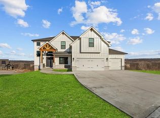13590 Prairie Creek Pl, Parkville, MO 64152