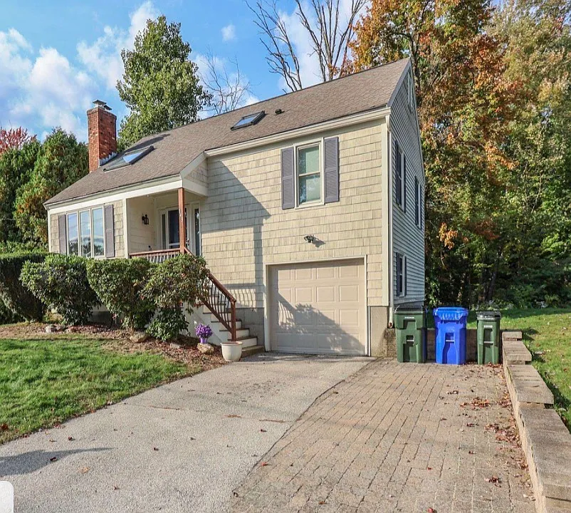 143 Renard St