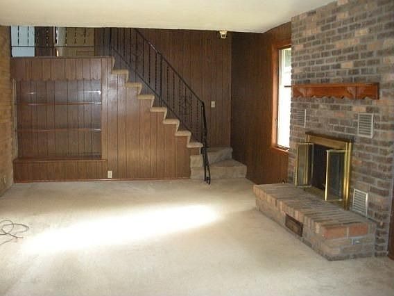 2nd image of 1201 Arbor Dr