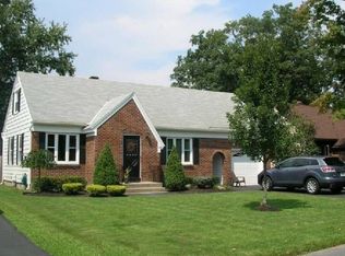 1022 Day Rd, Schenectady, NY 12303