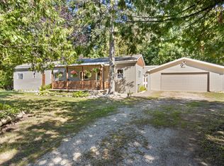 10262 Burgess Rd, Charlevoix, MI 49720