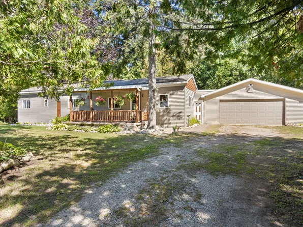 10262 Burgess Rd, Charlevoix, MI 49720