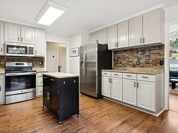 3rd image of 8121 Owenston Ct