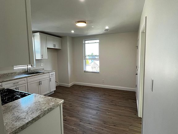 2nd image of 534 Summer St Floor 3
