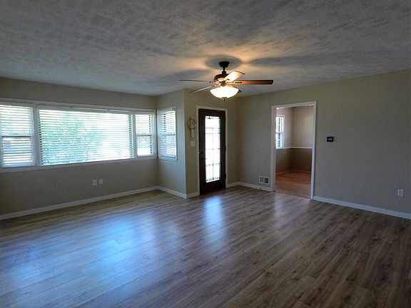2nd image of 2512 Anna Ave
