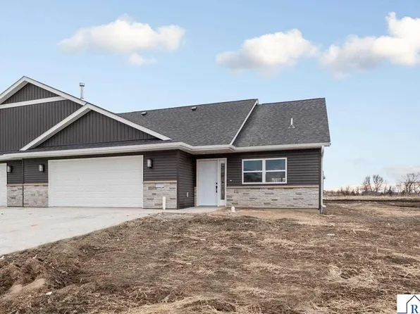 202 Connie Ln E, Eagle Lake, MN 56024