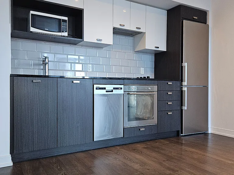 275 Village Green Sq #316 — Photo 6