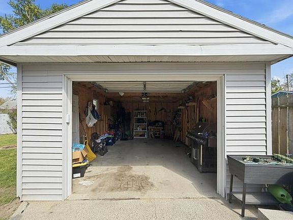 3rd image of 1211 Evelyn Ave
