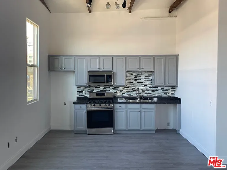 726 S Santa Fe Ave #303 — Photo 5