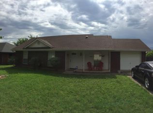 740 Oak Park Dr, Azle, TX 76020