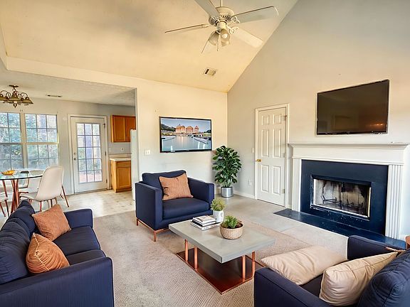 3rd image of 253 Nancy St