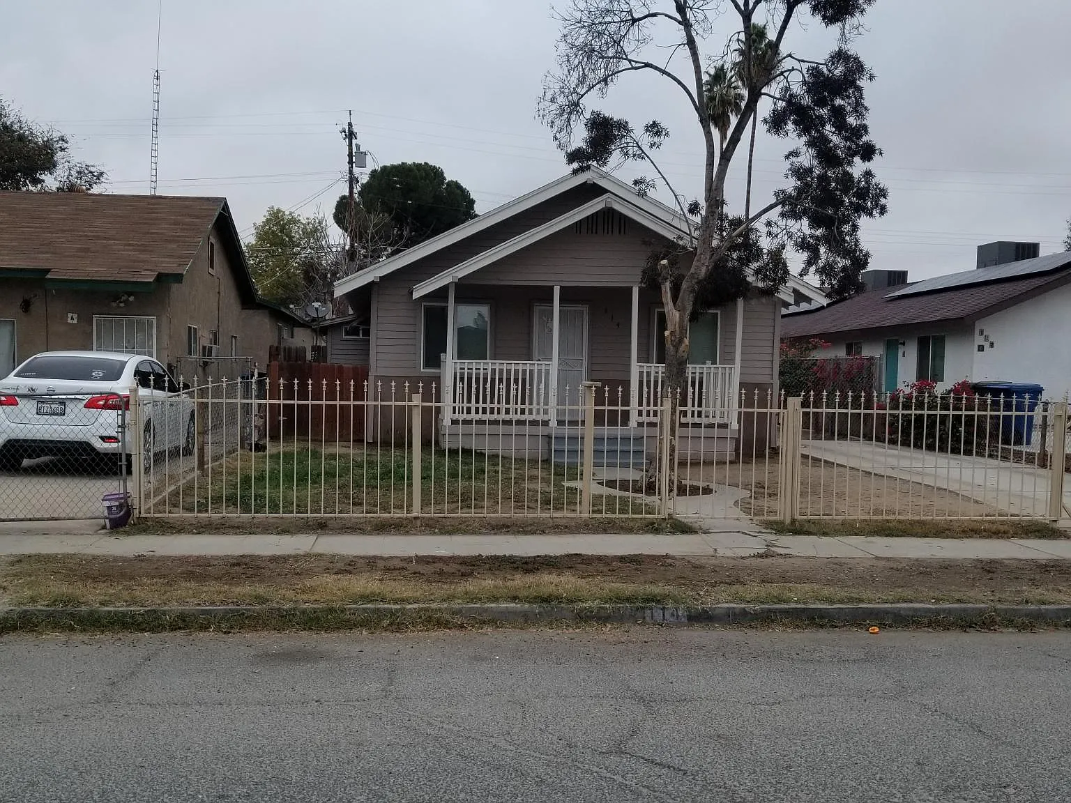 3 bed, 1100 sqft, $1,900 — Photo 1