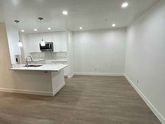 4th image of 1611 Hotel Cir S #301