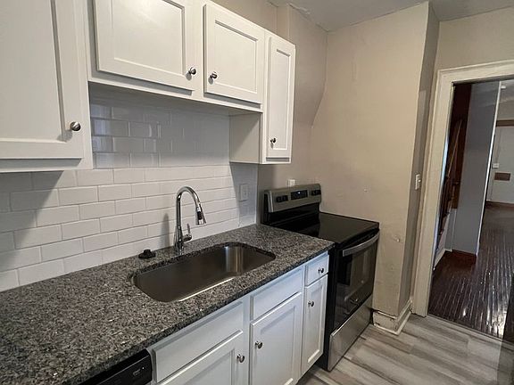2nd image of 1123-1129 S Champion Ave #1125