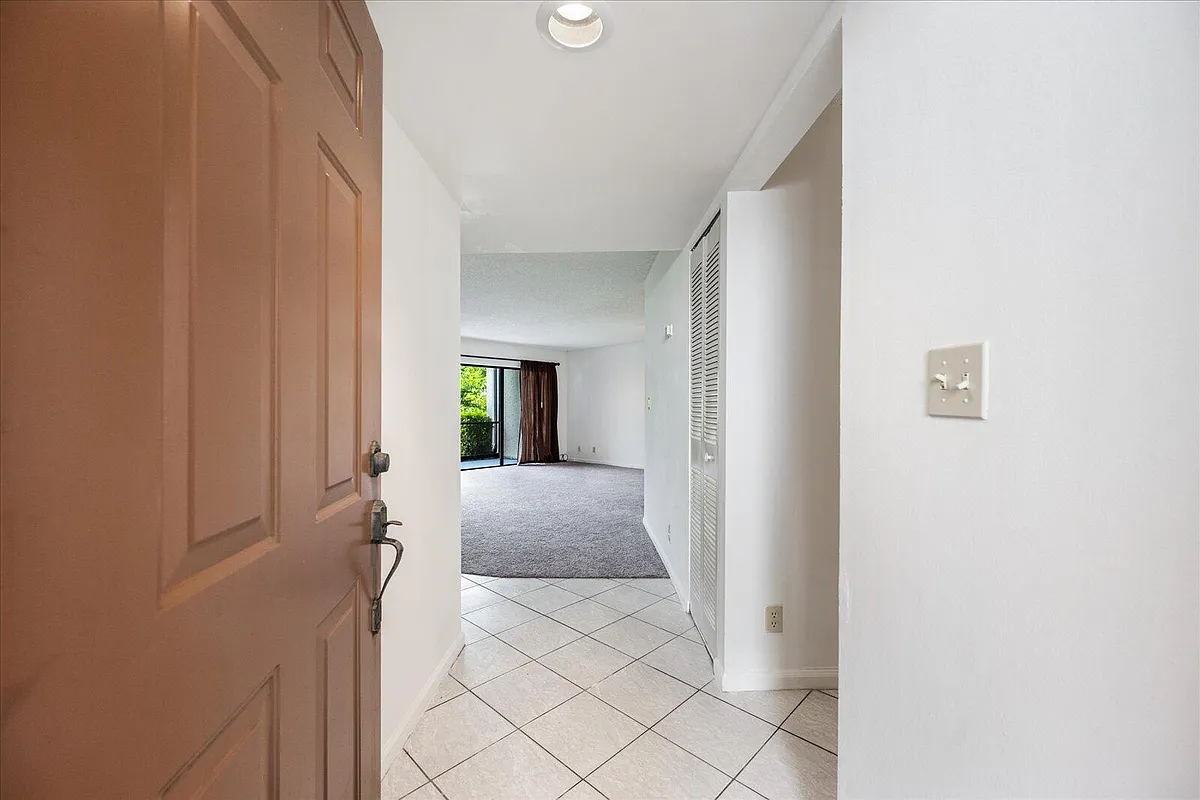 Building Photo - 12692 Shoreline Dr #3C