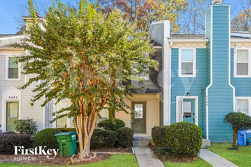 6582 Wellington Sq Photo 1