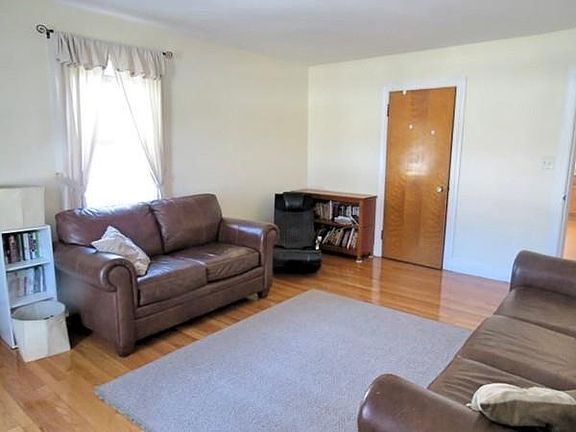 4th image of 139 Massachusetts Ave