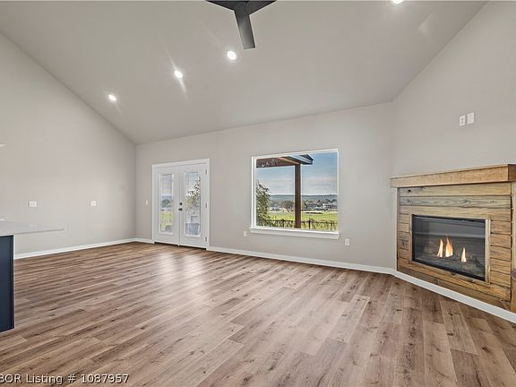 4th image of 325 Nashville St