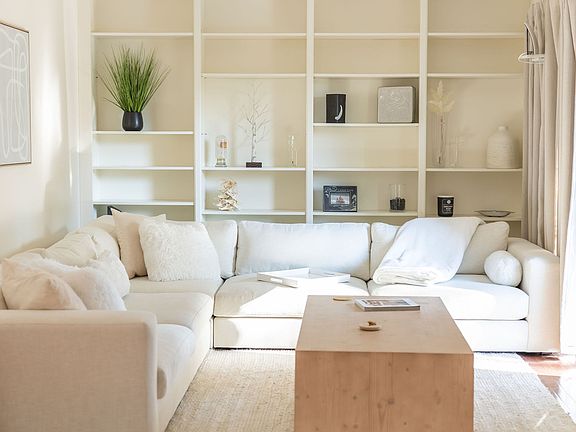 3rd image of 3901 Whitland Ave APT 10