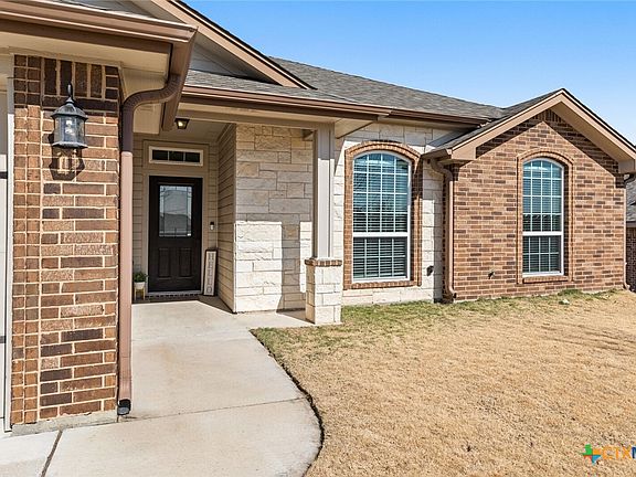 3rd image of 902 Karey Dr