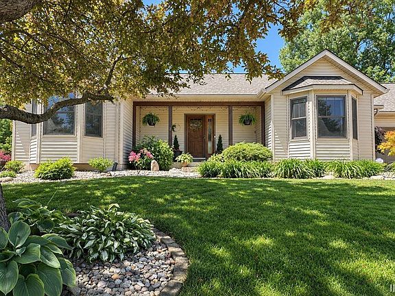 5th image of 603 Redbud Ln