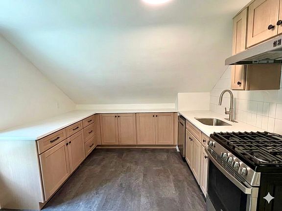 2nd image of 522 Stafford Ave Floor 2